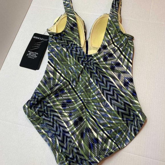 ✅ HOST PICK ✅ NWT Miraclesuit Charmer Olivetta Green One Piece - Picture 4 of 4